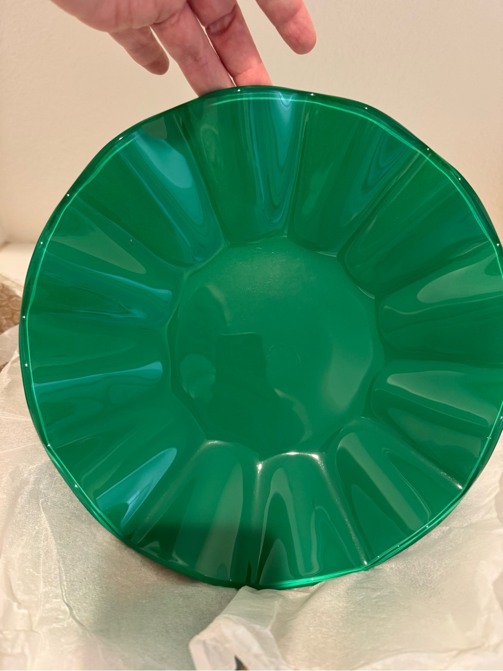 Vibrant Emerald‎ Green scalloped Plate Set  x 2
